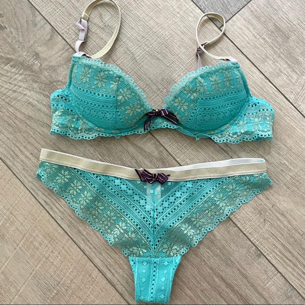 Victoria’s Secret vintage holiday collection bra set